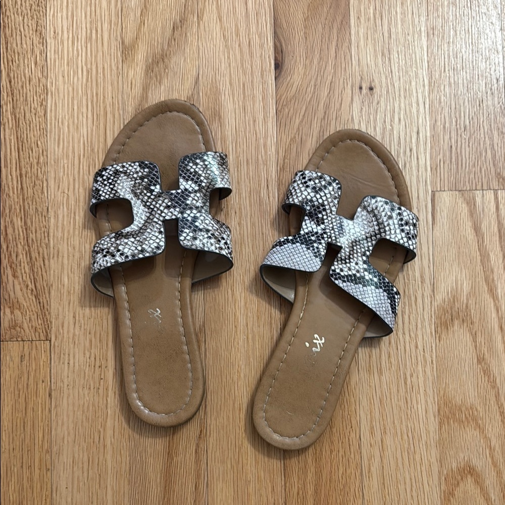 Stylish Snakeskin Slide Sandals